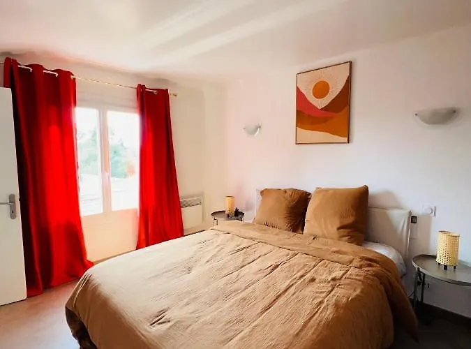 Les Mimosas Spa-jacuzzi Vila *